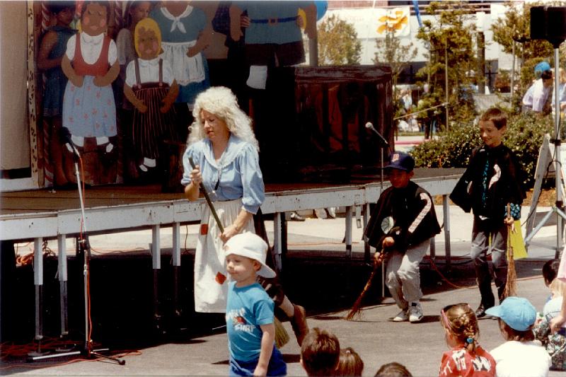 MiS07.jpg - Riding brooms 
The witch is riding along with children from the audience