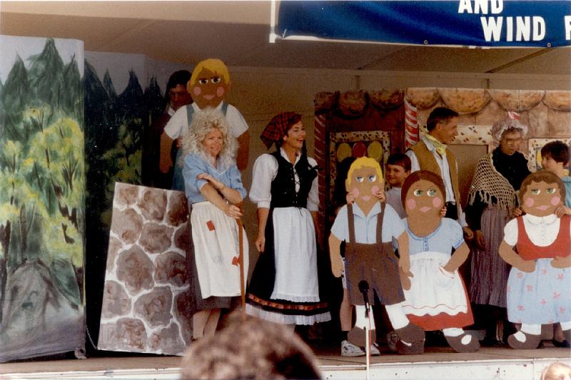 MiS09.jpg - Hansel and Gretel cast 
Left to right: Barry Howard (a cookie child), Pam, Marsha, Karl, and Pat along with various children from the audience.